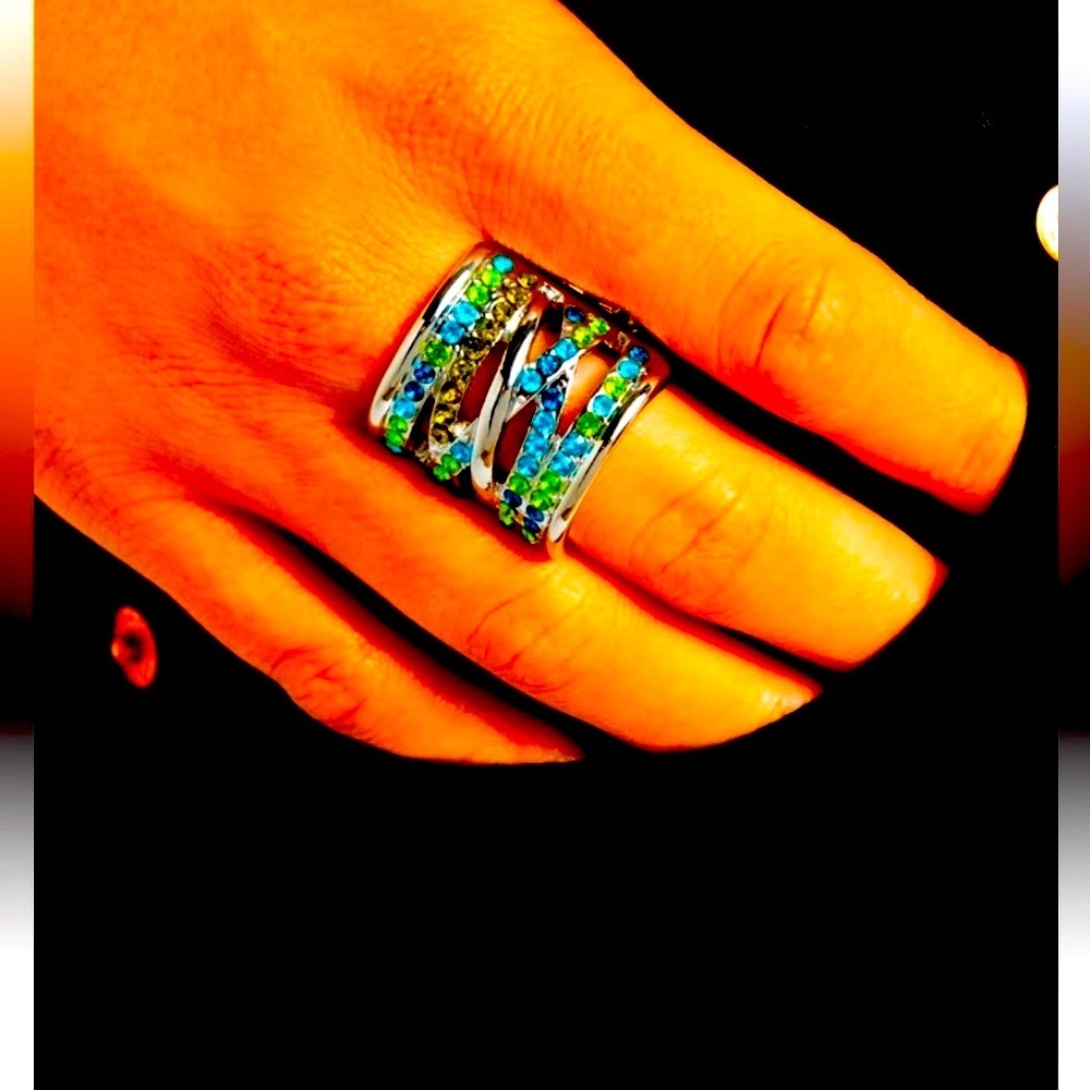 🟢🔵🟢 “TWIST-TAKER” GREEN RING❗️STUNNING❗️🟢🔵🟢 - Picture 4 of 5